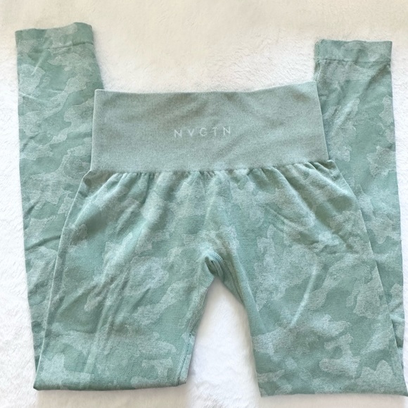 NVGTN Sage Green Camo Seamless Leggings sz S - Picture 2 of 4